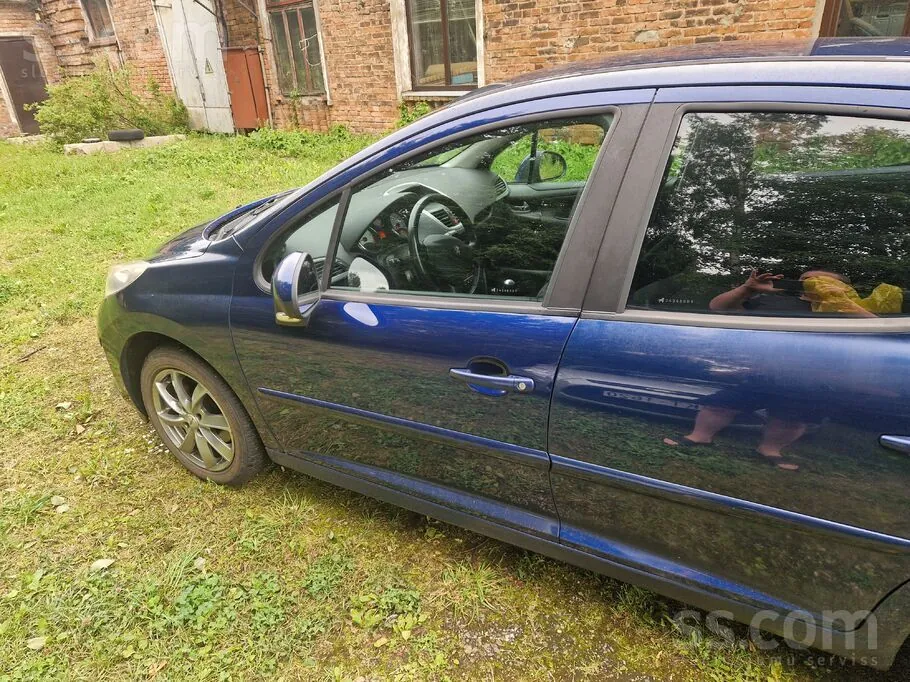 Peugeot 207 2008 photo 4
