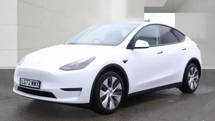 Tesla Model Y 2022 photo 2