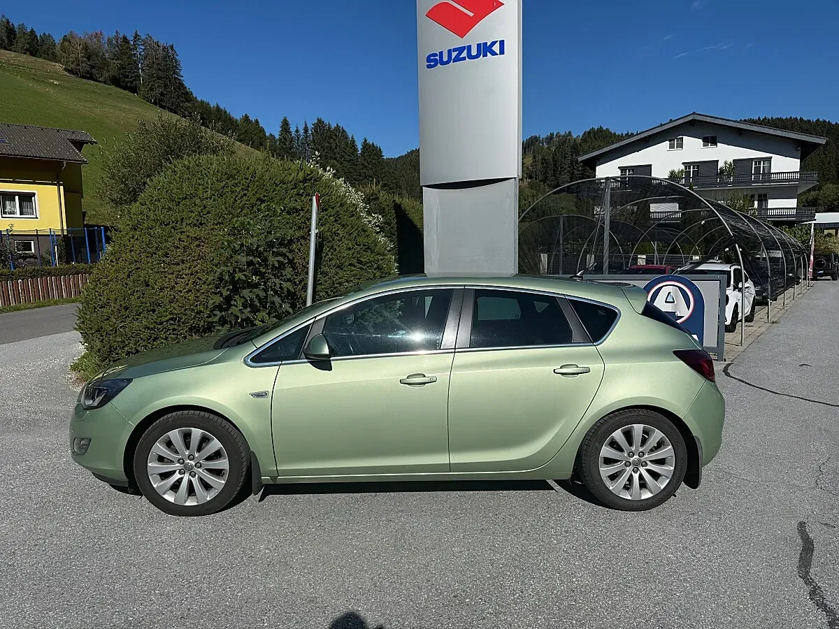 Opel Astra 2011 photo 3