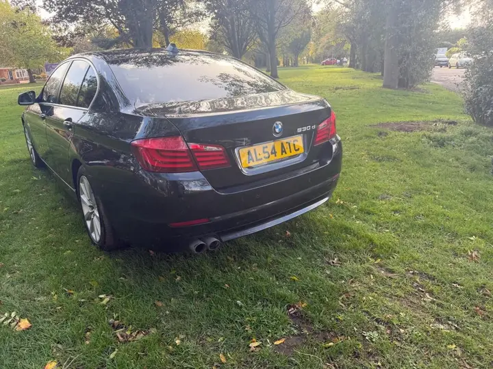 BMW 5 Series 2010 photo 2