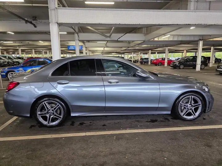 Mercedes-Benz C-Class 2019 photo 2
