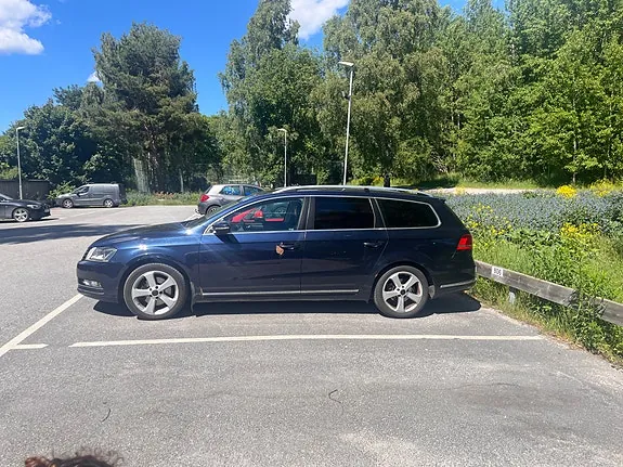 Volkswagen Passat 2011 photo 2
