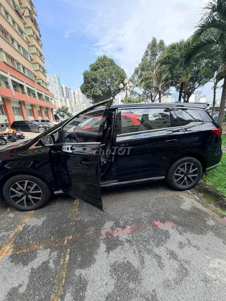 BYD M6 2024 photo 3
