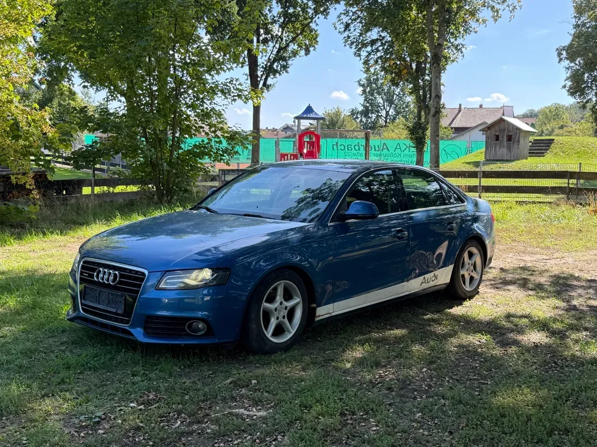Audi A4 2009 photo 2