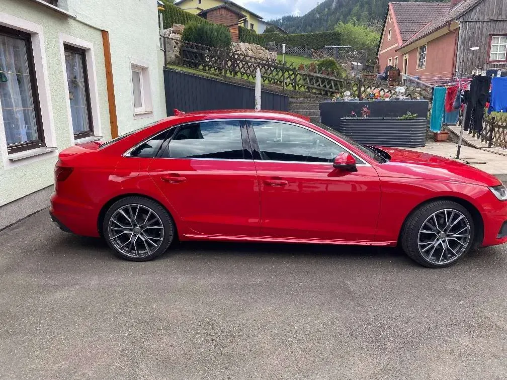 Audi A4 2019 photo 2