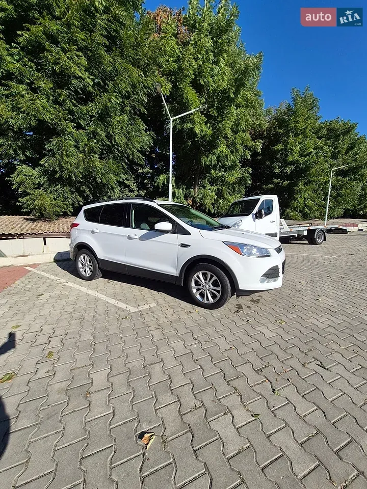 Ford Escape 2015 photo 2