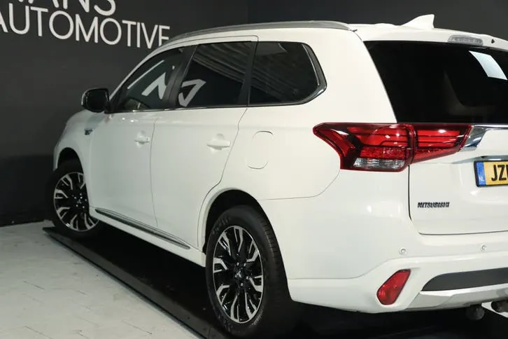 Mitsubishi Outlander 2017 photo 3