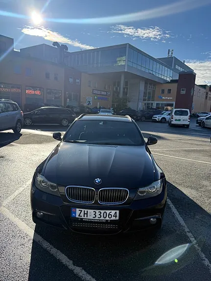 BMW 3 Series 2011 photo 2