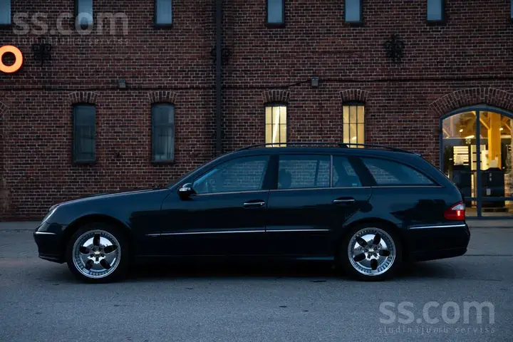 Mercedes-Benz E220 2006 photo 4