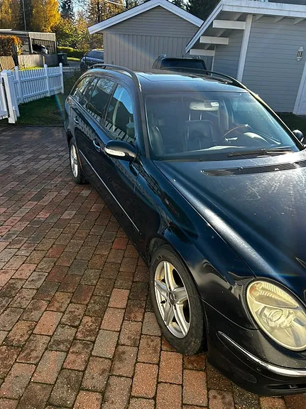 Mercedes-Benz E240 2004 photo 2