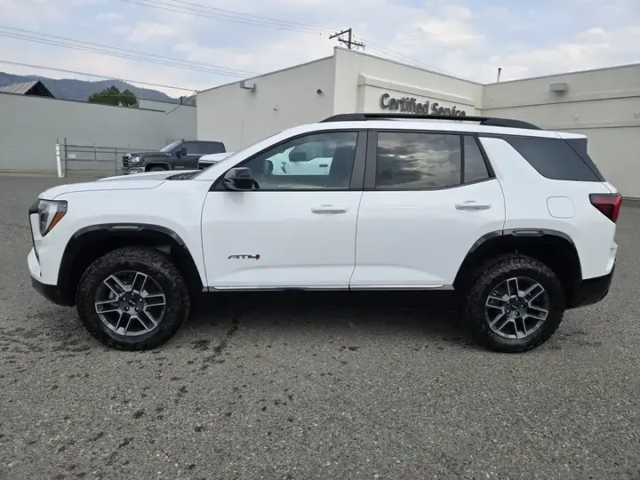 GMC Terrain 2027 photo 2