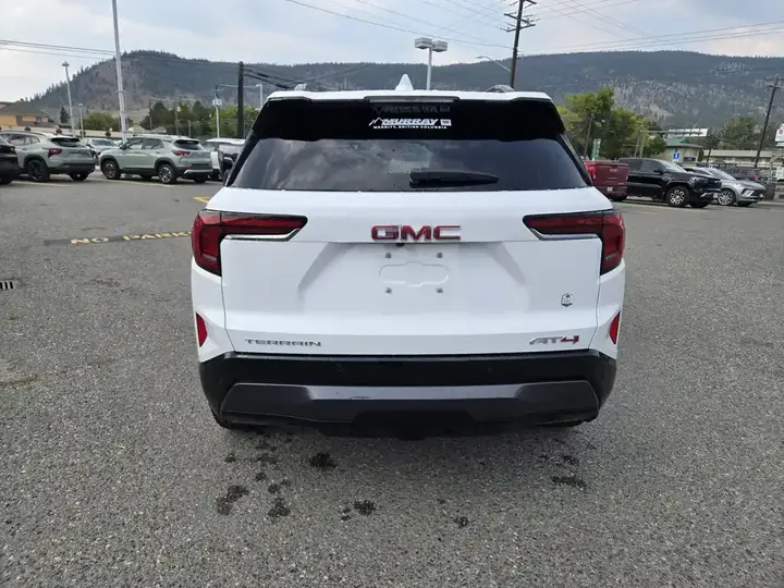 GMC Terrain 2027 photo 4