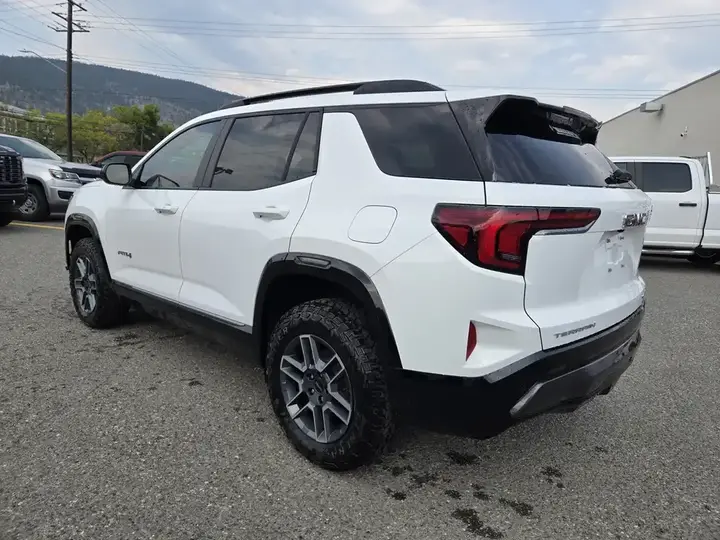 GMC Terrain 2027 photo 3