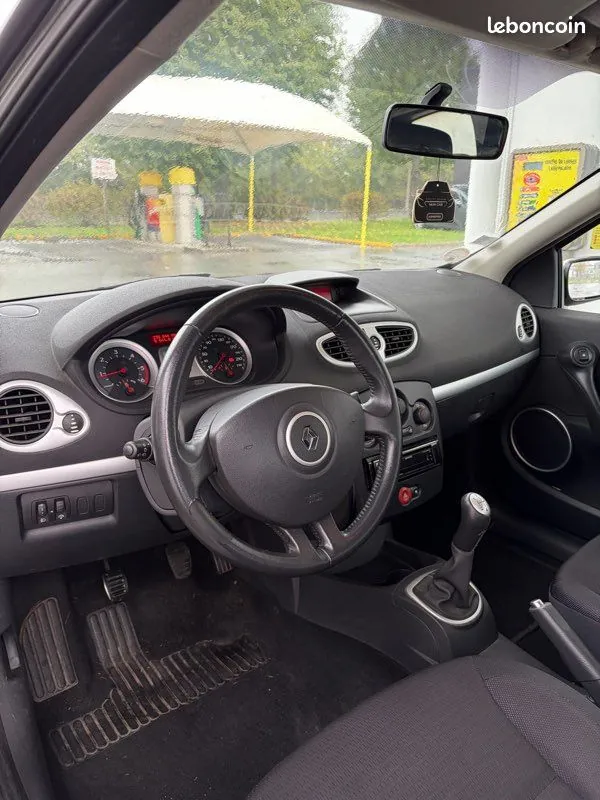 Renault Clio 2006 photo 3