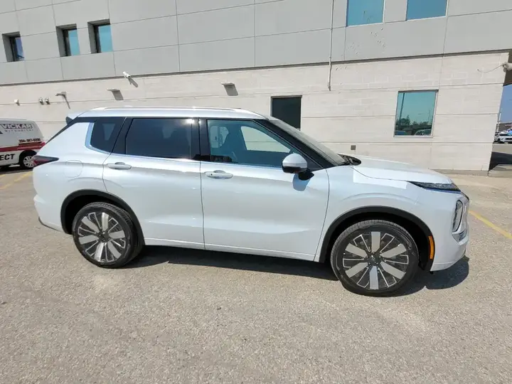 Mitsubishi Outlander 2026 photo 4