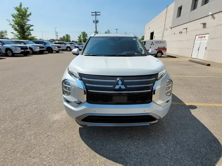Mitsubishi Outlander 2026 photo 2