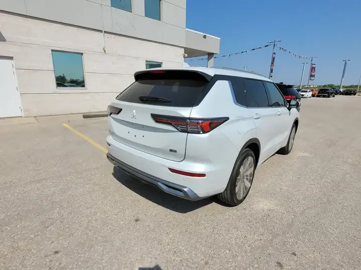 Mitsubishi Outlander 2026 photo 5