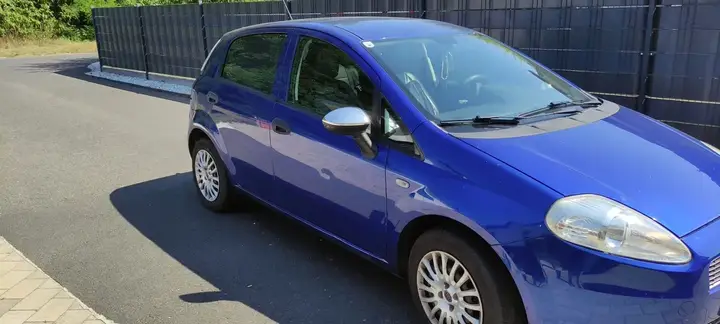 Fiat Grande Punto 2009 photo 2