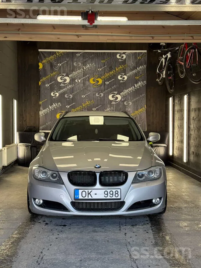 BMW 318 2011 photo 2