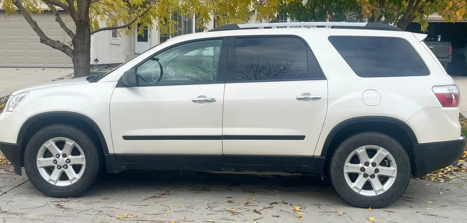 GMC Acadia 2010 photo 2