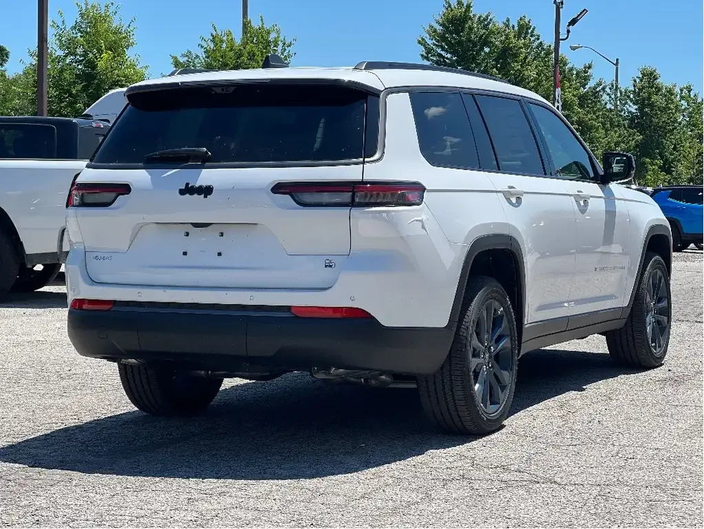Jeep Grand Cherokee 2026 photo 4
