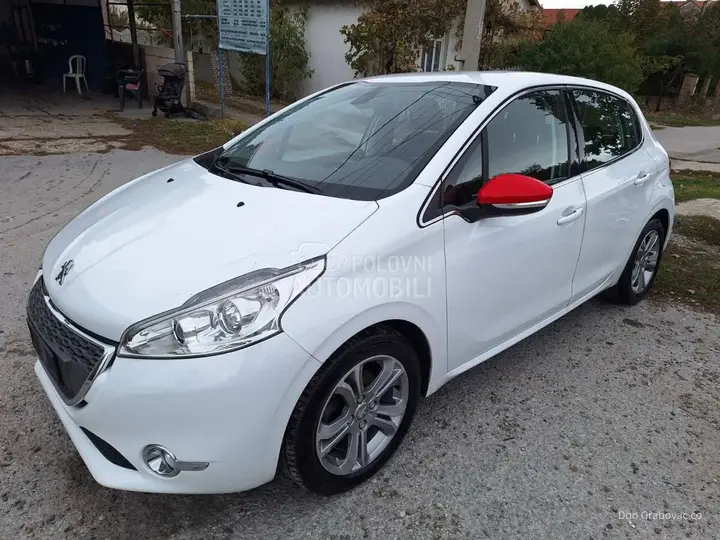 Peugeot 208 2013 photo 4