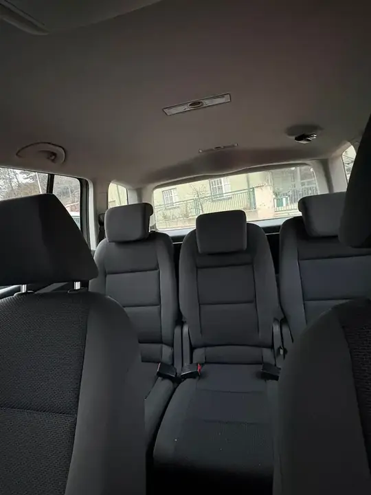 Volkswagen Touran 2011 photo 3