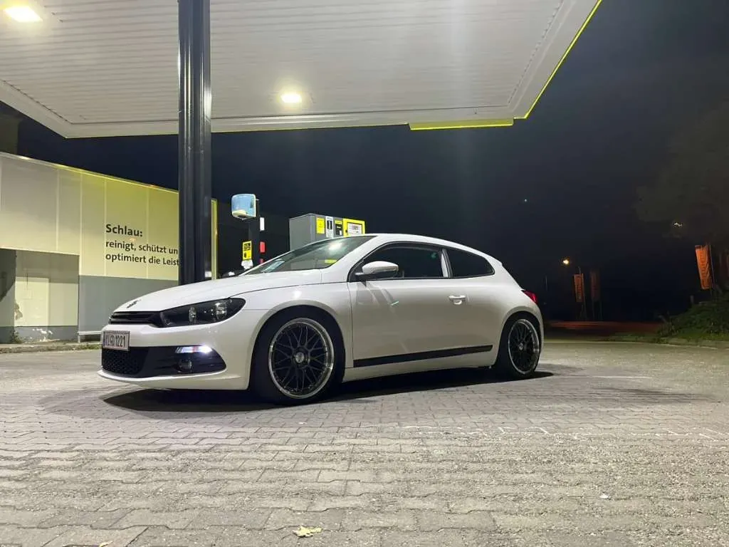 Volkswagen Scirocco 2011 photo 2