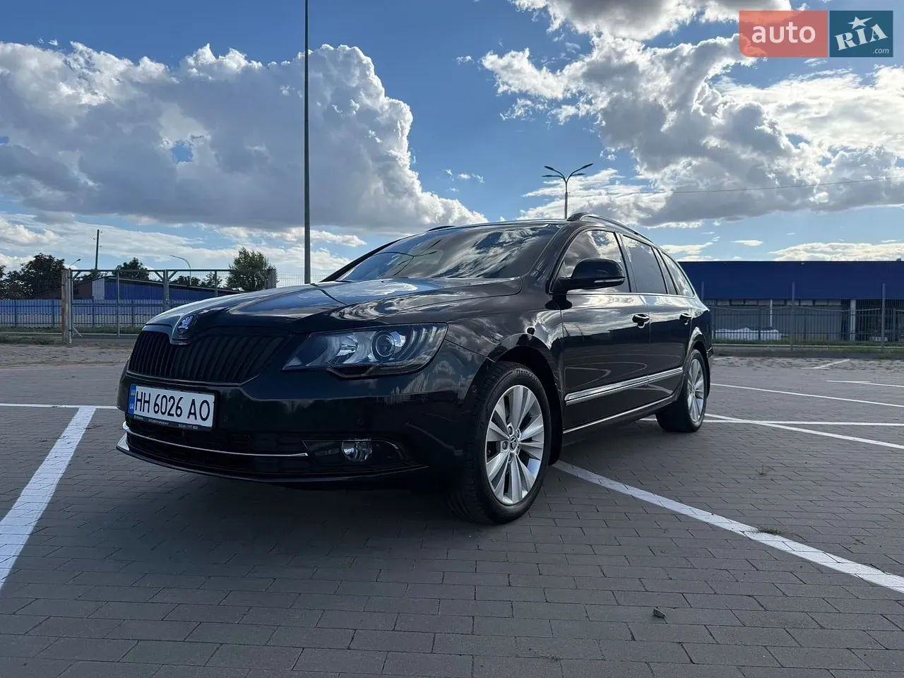 Skoda Superb 2013 photo 2