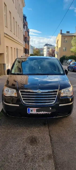 Chrysler Voyager 2009 photo 2