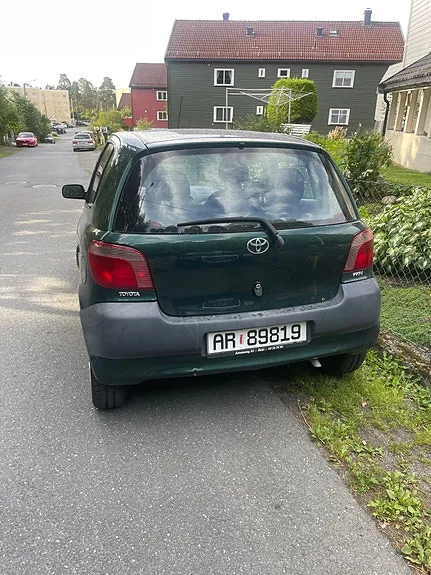 Toyota Yaris 2002 photo 2