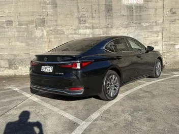 Lexus Es300H 2023 photo 4