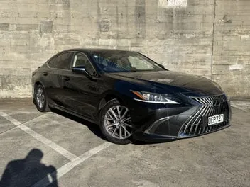Lexus Es300H 2023 photo 2