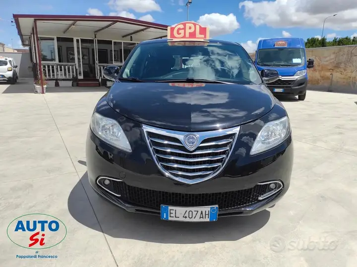 Lancia Ypsilon 2012 photo 2