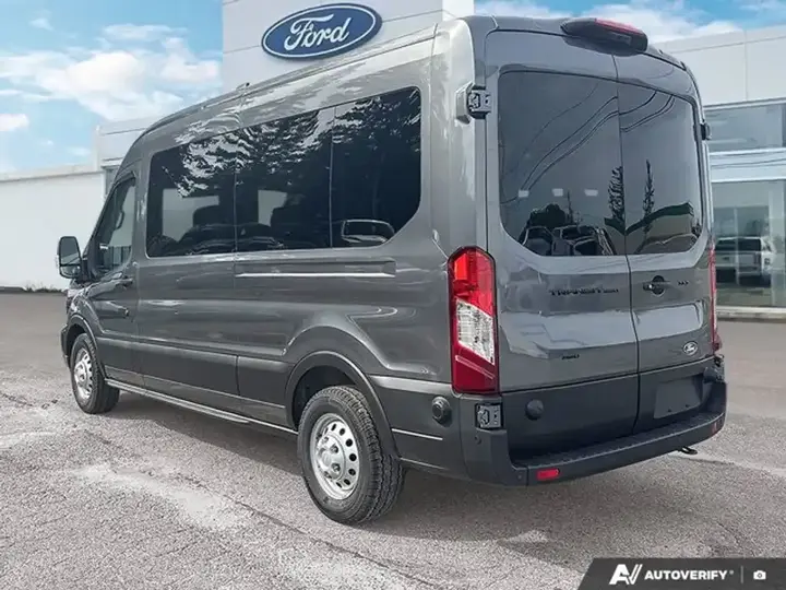 Ford Transit Passenger Van 2026 photo 4