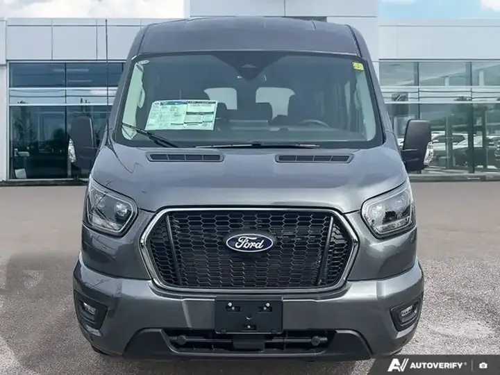 Ford Transit Passenger Van 2026 photo 2