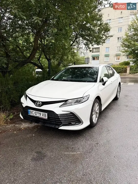 Toyota Camry 2021 photo 2