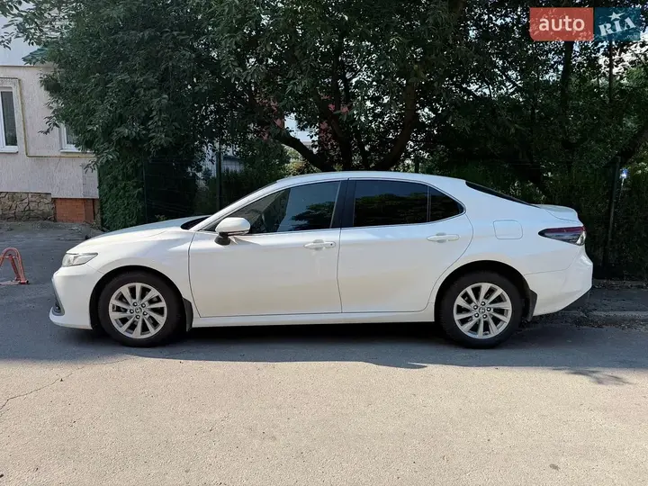 Toyota Camry 2021 photo 3
