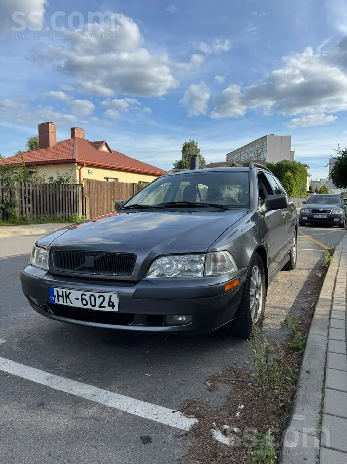 Volvo V40 2003 photo 2