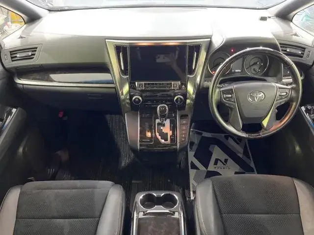 Toyota Alphard 2017 photo 2