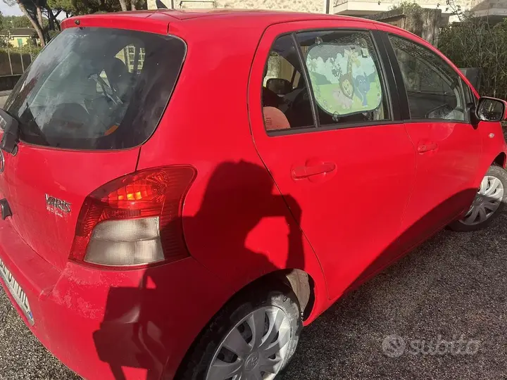 Toyota Yaris 2007 photo 2