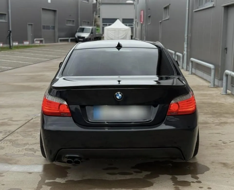 BMW 520I
