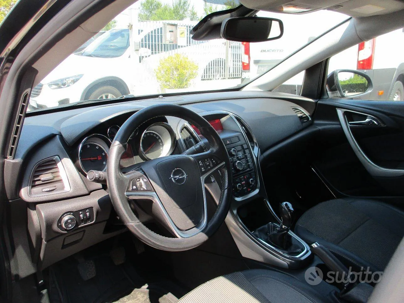 Opel Astra 2012 photo 5