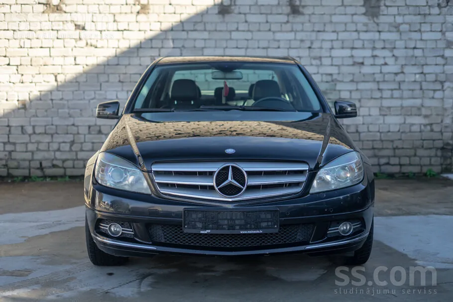 Mercedes-Benz C180 2010 photo 2