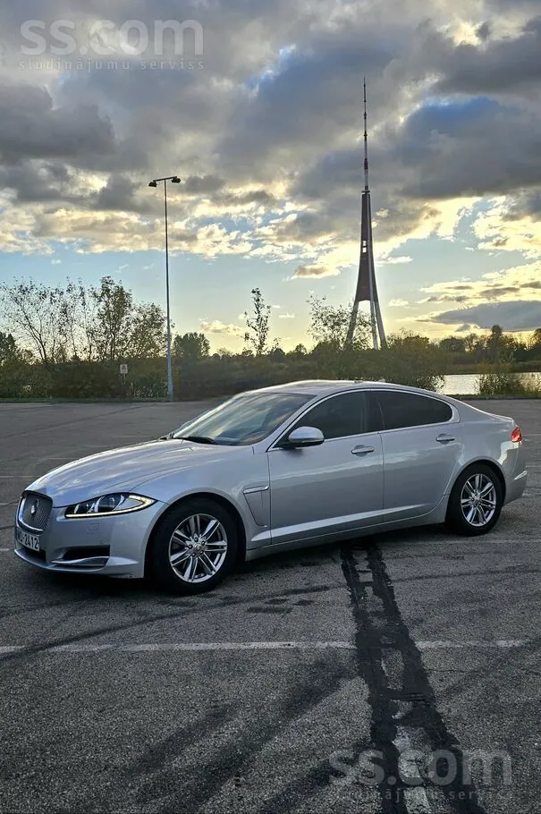 Jaguar Xf 2015 photo 2