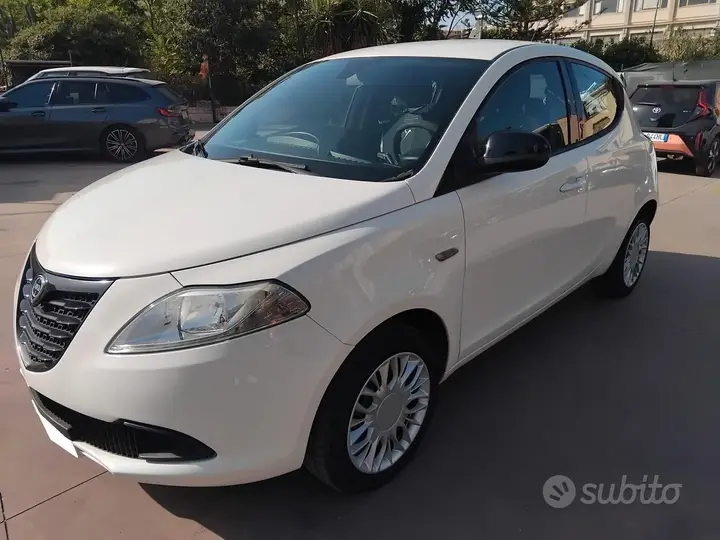 Lancia Ypsilon