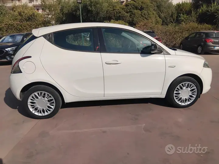 Lancia Ypsilon 2015 photo 4