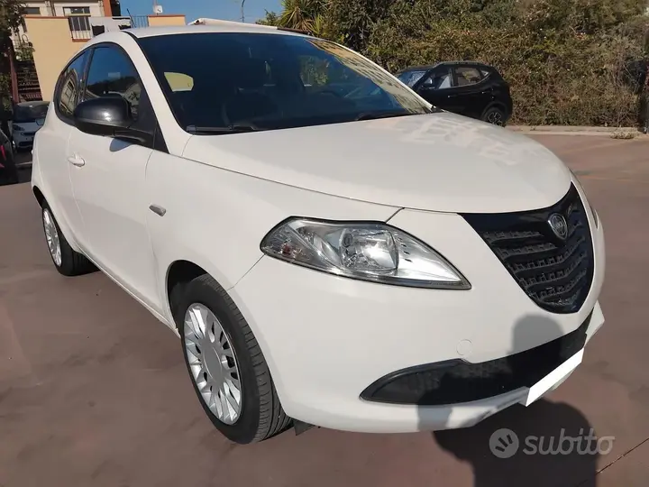 Lancia Ypsilon 2015 photo 2