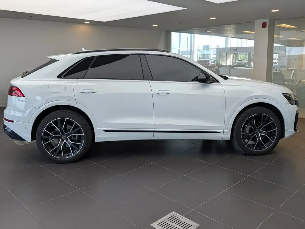 Audi Q8 2024 photo 2
