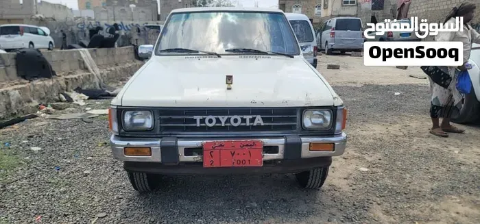 Toyota Hilux 1987 photo 2
